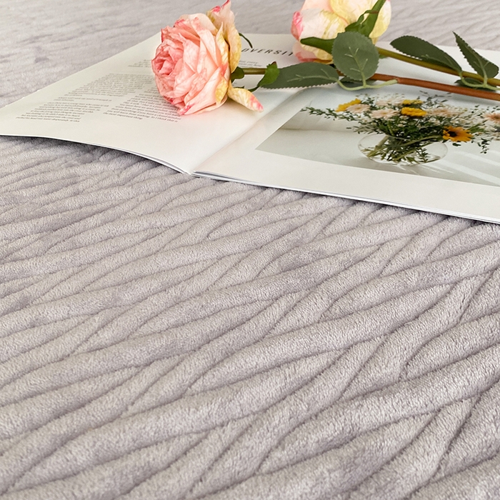 91家纺网 家纺一手货源 找家纺 美伦美焕 2025新款全消光雕花绒蕾丝床盖款四件套 郁金香-灰