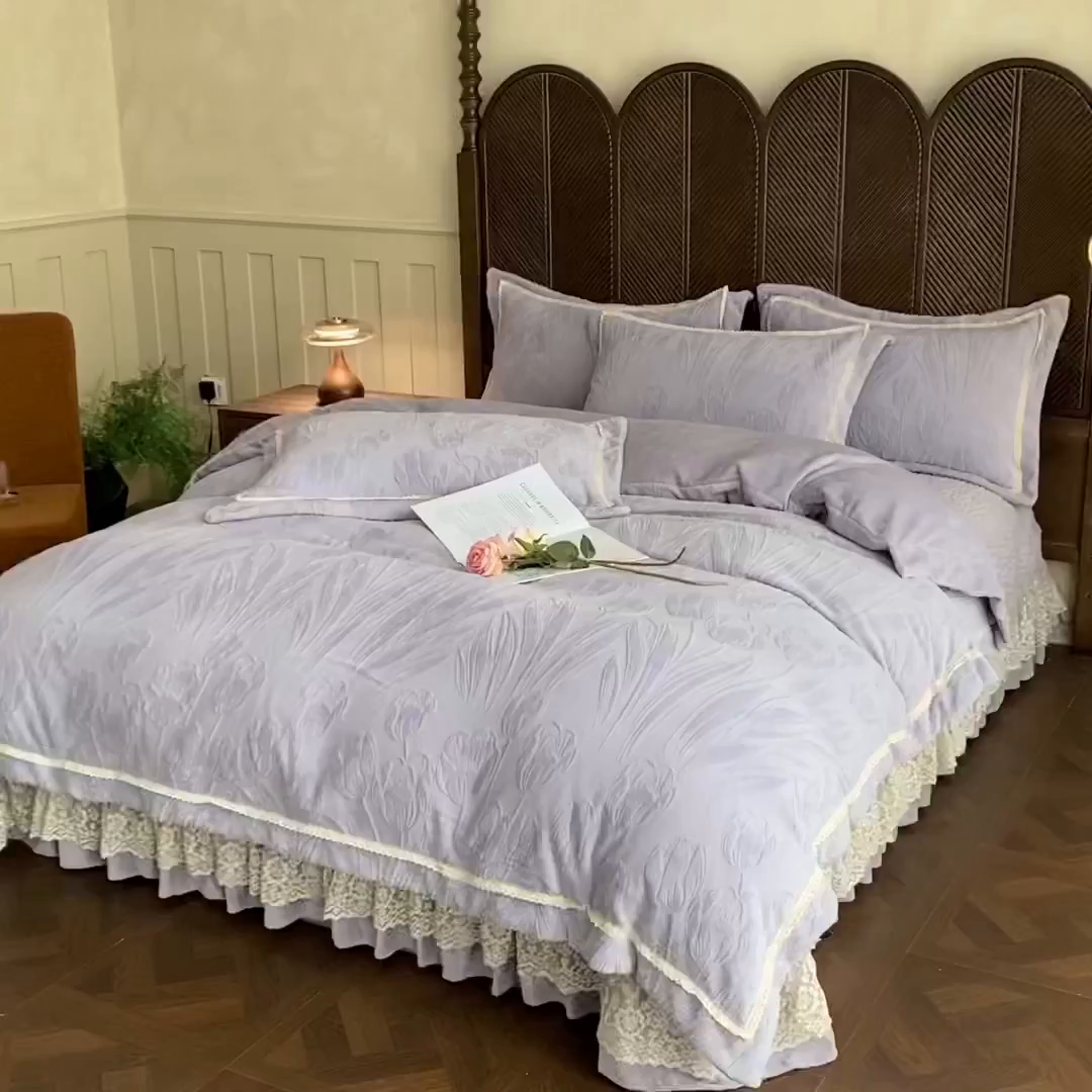 91家纺网 家纺一手货源 找家纺 美伦美焕 2025新款全消光雕花绒蕾丝床盖款四件套 郁金香-灰