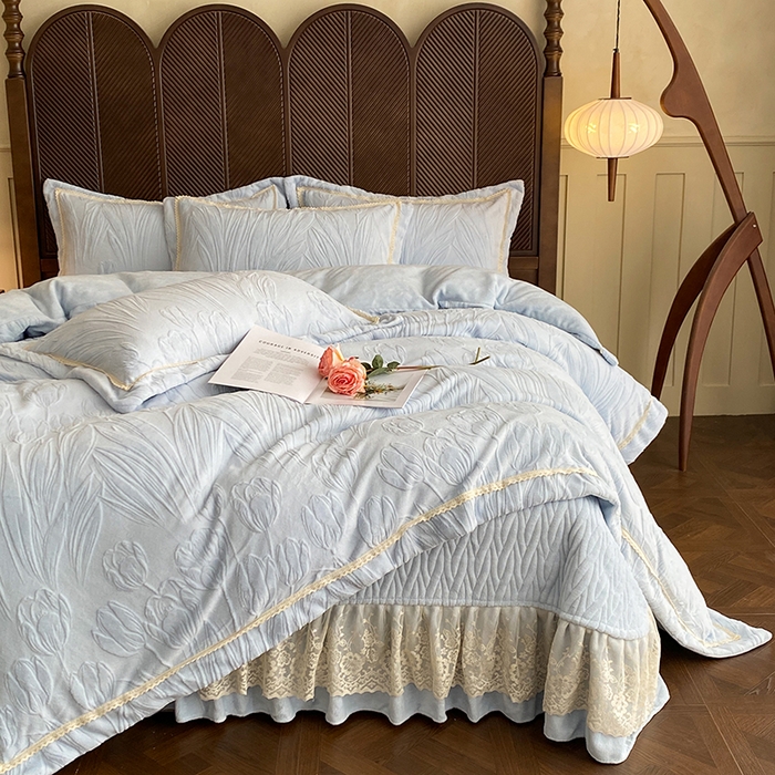 美伦美焕 2025新款全消光雕花绒蕾丝床盖款四件套 郁金香-天空蓝