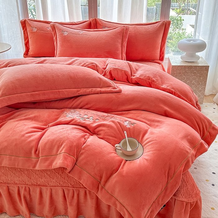 91家纺网 家纺一手货源 找家纺 （总）美伦美焕 2025新款高克重牛奶绒绣花床盖四件套-花好月圆