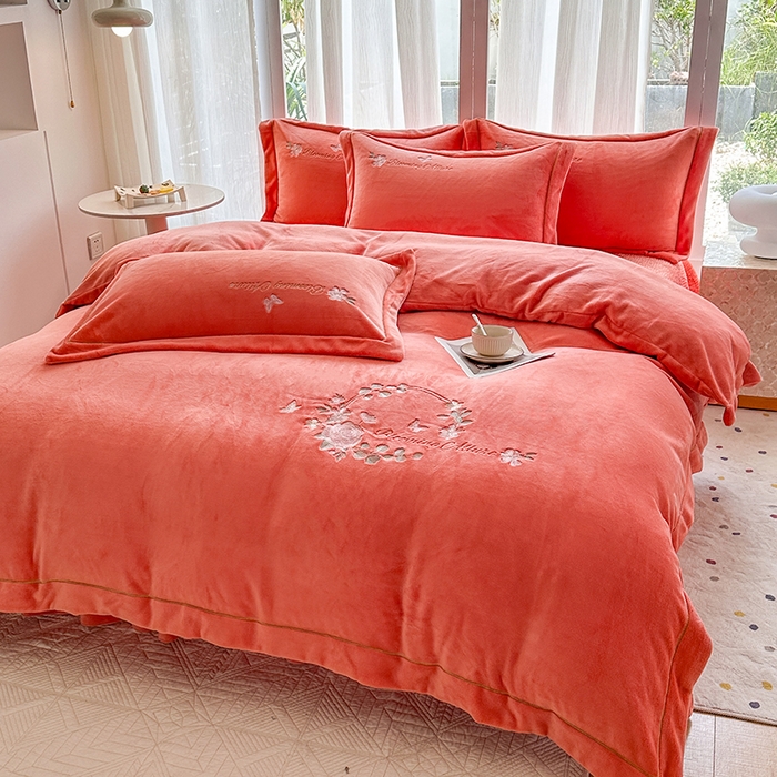 91家纺网 家纺一手货源 找家纺 美伦美焕 2025新款高克重牛奶绒绣花床盖四件套-花好月圆 花好月圆-桔