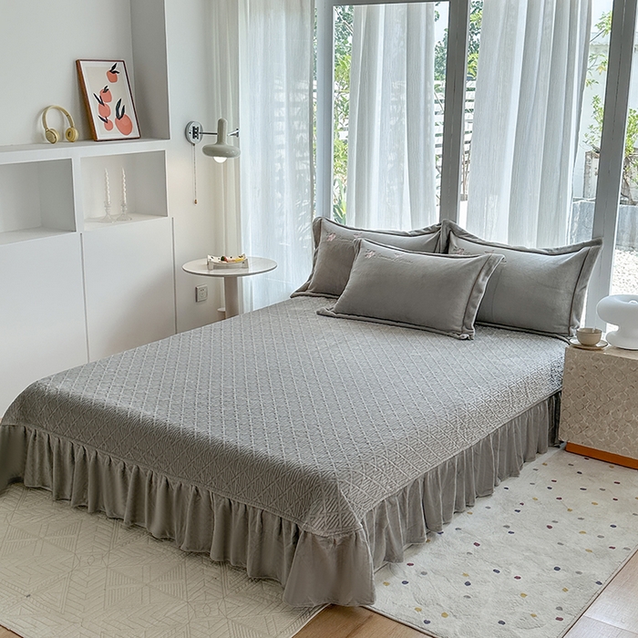 91家纺网 家纺一手货源 找家纺 美伦美焕 2025新款高克重牛奶绒绣花床盖四件套-花好月圆 花好月圆-烟灰