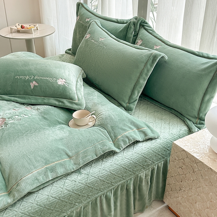 91家纺网 家纺一手货源 找家纺 美伦美焕 2025新款高克重牛奶绒绣花床盖四件套-花好月圆 花好月圆-湖绿