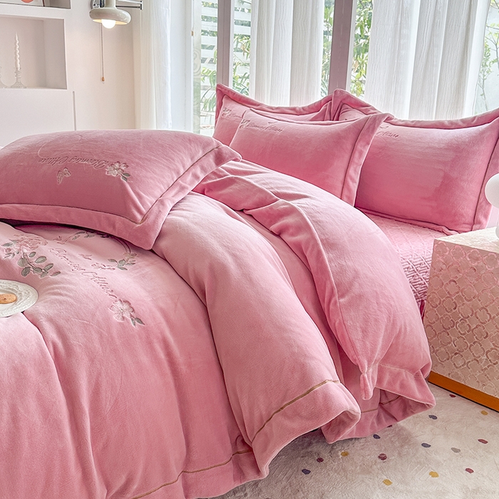 91家纺网 家纺一手货源 找家纺 美伦美焕 2025新款高克重牛奶绒绣花床盖四件套-花好月圆 花好月圆-豆沙