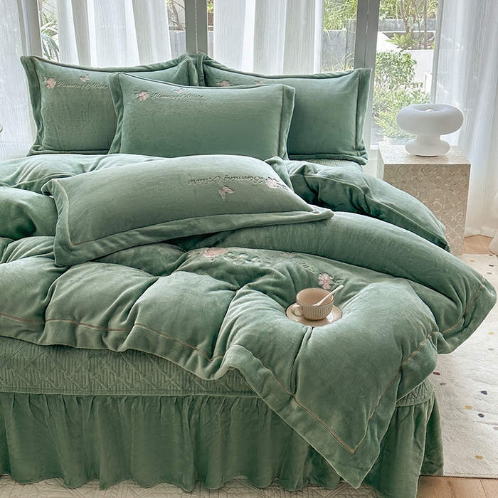 美伦美焕 2025新款高克重牛奶绒绣花床盖四件套-花好月圆 花好月圆-湖绿