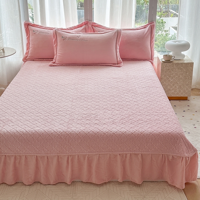 91家纺网 家纺一手货源 找家纺 美伦美焕 2025新款高克重牛奶绒绣花床盖四件套-花好月圆 花好月圆-粉玉