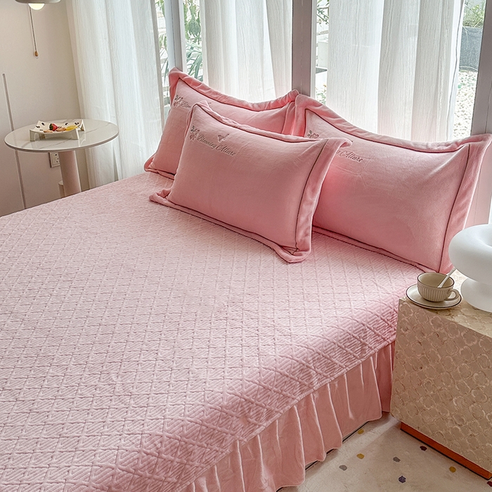 91家纺网 家纺一手货源 找家纺 美伦美焕 2025新款高克重牛奶绒绣花床盖四件套-花好月圆 花好月圆-粉玉