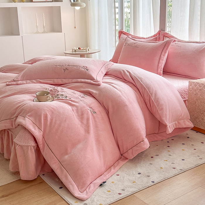 91家纺网 家纺一手货源 找家纺 美伦美焕 2025新款高克重牛奶绒绣花床盖四件套-花好月圆 花好月圆-粉玉