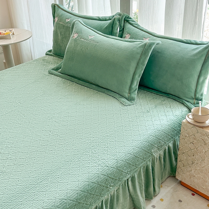 91家纺网 家纺一手货源 找家纺 美伦美焕 2025新款高克重牛奶绒绣花床盖四件套-花好月圆 花好月圆-湖绿