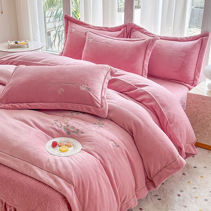 91家纺网 家纺一手货源 找家纺 美伦美焕 2025新款高克重牛奶绒绣花床盖四件套-花好月圆 花好月圆-豆沙