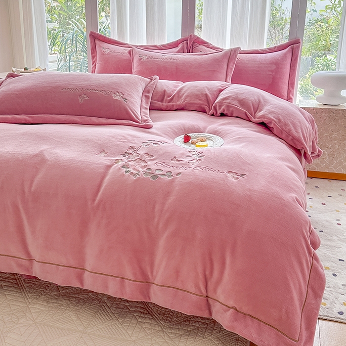 91家纺网 家纺一手货源 找家纺 美伦美焕 2025新款高克重牛奶绒绣花床盖四件套-花好月圆 花好月圆-豆沙