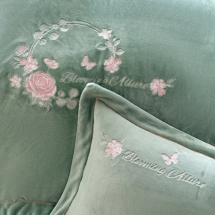 91家纺网 家纺一手货源 找家纺 美伦美焕 2025新款高克重牛奶绒绣花床盖四件套-花好月圆 花好月圆-湖绿