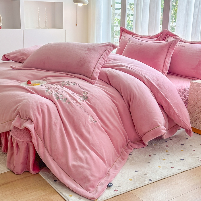 91家纺网 家纺一手货源 找家纺 美伦美焕 2025新款高克重牛奶绒绣花床盖四件套-花好月圆 花好月圆-豆沙