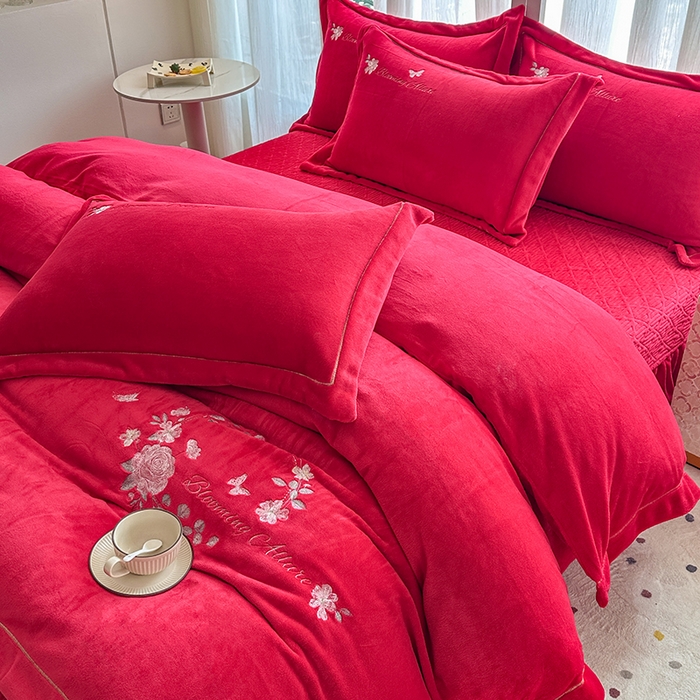 91家纺网 家纺一手货源 找家纺 美伦美焕 2025新款高克重牛奶绒绣花床盖四件套-花好月圆 花好月圆-大红