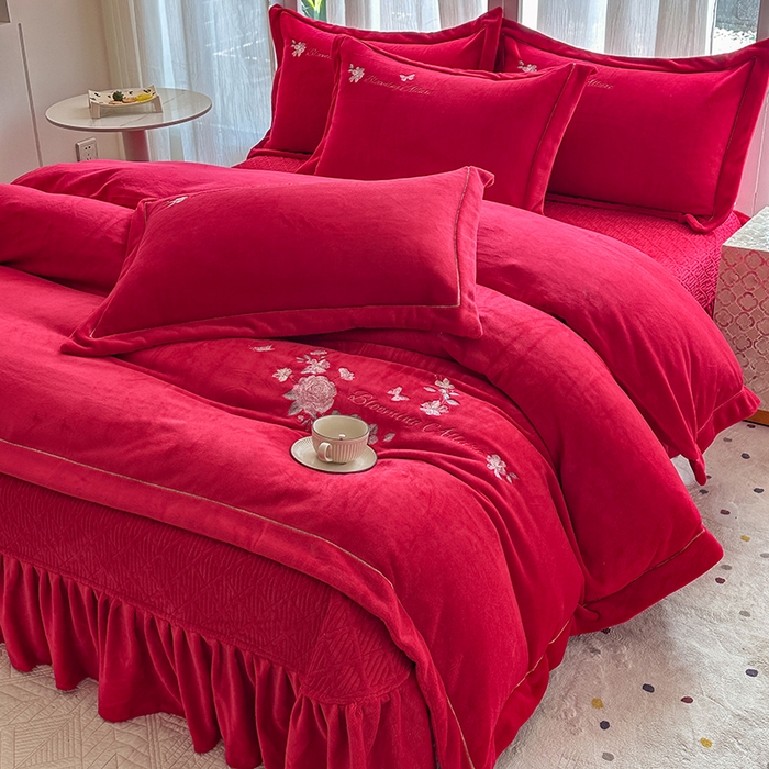 91家纺网 家纺一手货源 找家纺 美伦美焕 2025新款高克重牛奶绒绣花床盖四件套-花好月圆 花好月圆-大红
