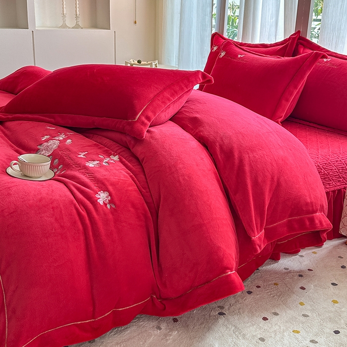 91家纺网 家纺一手货源 找家纺 美伦美焕 2025新款高克重牛奶绒绣花床盖四件套-花好月圆 花好月圆-大红