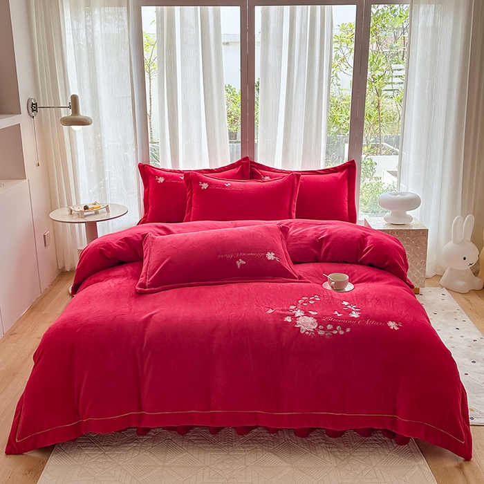 91家纺网 家纺一手货源 找家纺 美伦美焕 2025新款高克重牛奶绒绣花床盖四件套-花好月圆 花好月圆-大红