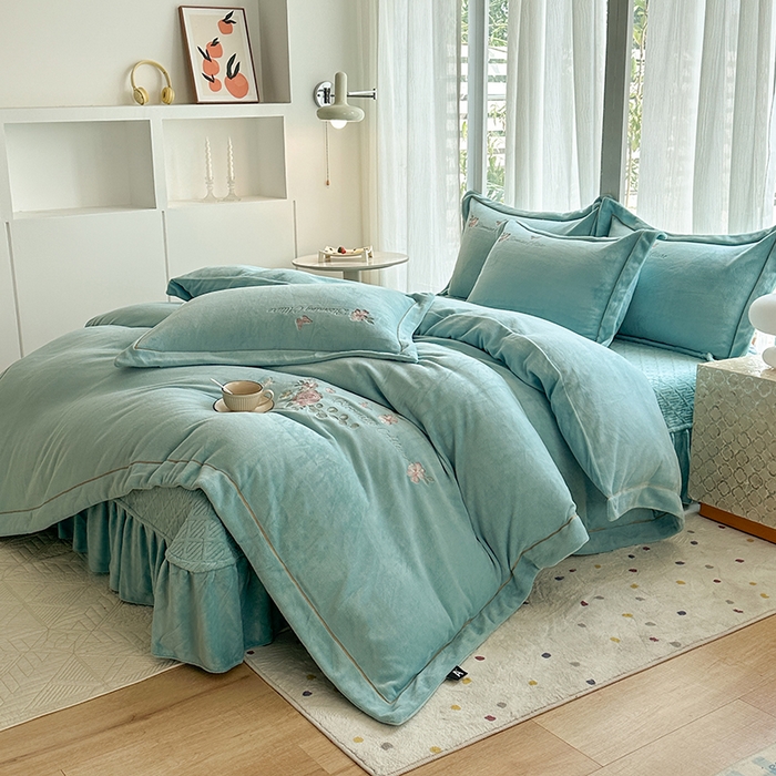 91家纺网 家纺一手货源 找家纺 美伦美焕 2025新款高克重牛奶绒绣花床盖四件套-花好月圆 花好月圆-蔚蓝