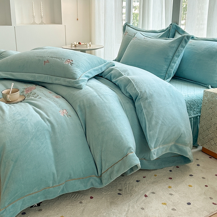91家纺网 家纺一手货源 找家纺 美伦美焕 2025新款高克重牛奶绒绣花床盖四件套-花好月圆 花好月圆-蔚蓝