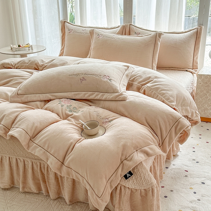 91家纺网 家纺一手货源 找家纺 美伦美焕 2025新款高克重牛奶绒绣花床盖四件套-花好月圆 花好月圆-香槟