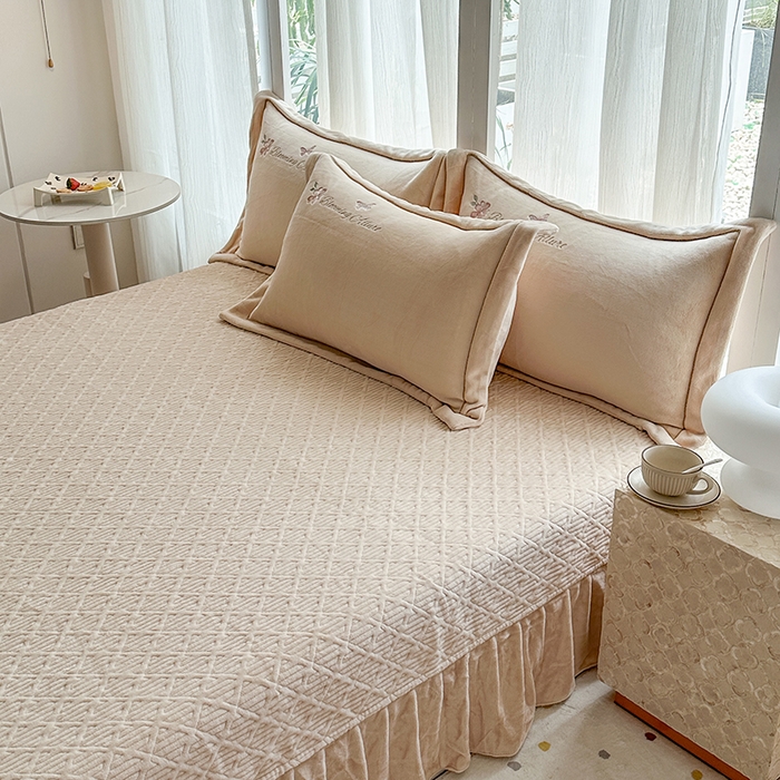 91家纺网 家纺一手货源 找家纺 美伦美焕 2025新款高克重牛奶绒绣花床盖四件套-花好月圆 花好月圆-香槟