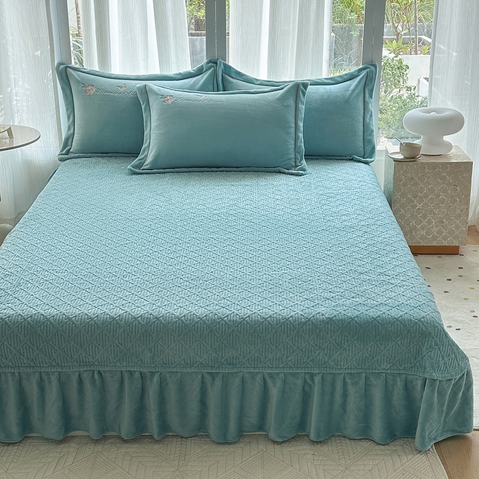 91家纺网 家纺一手货源 找家纺 美伦美焕 2025新款高克重牛奶绒绣花床盖四件套-花好月圆 花好月圆-蔚蓝