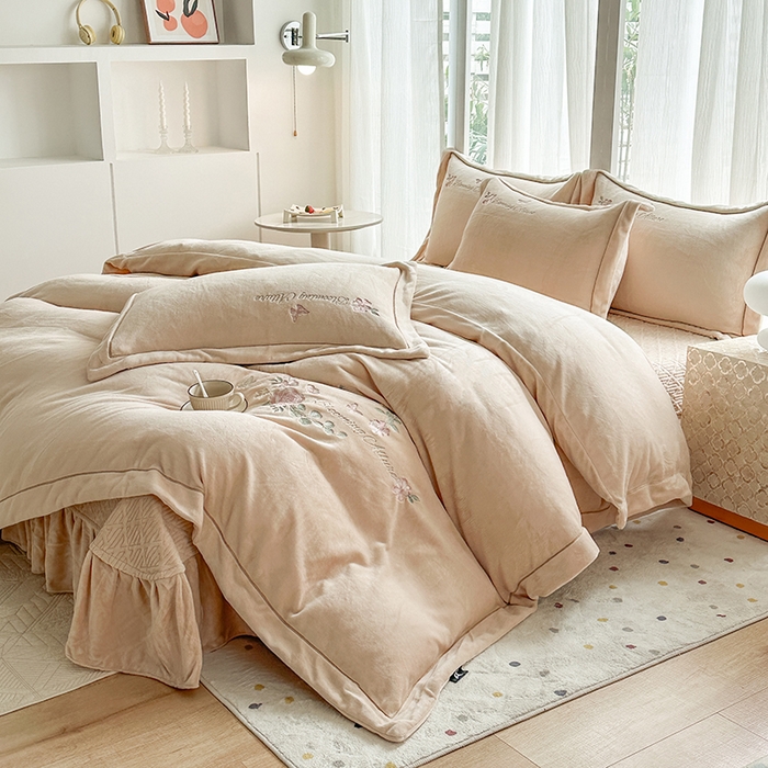 91家纺网 家纺一手货源 找家纺 美伦美焕 2025新款高克重牛奶绒绣花床盖四件套-花好月圆 花好月圆-香槟
