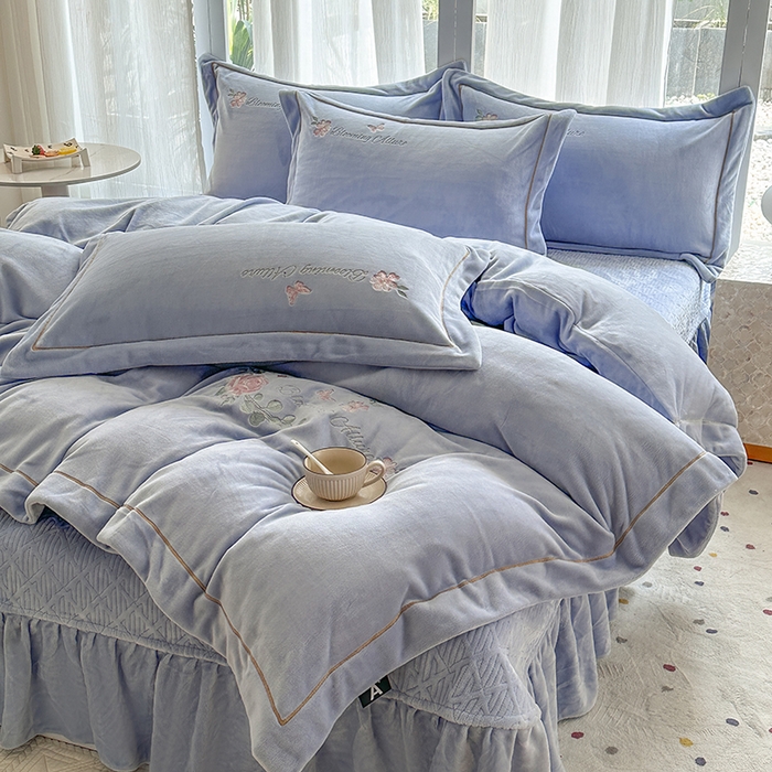 91家纺网 家纺一手货源 找家纺 美伦美焕 2025新款高克重牛奶绒绣花床盖四件套-花好月圆 花好月圆-银灰