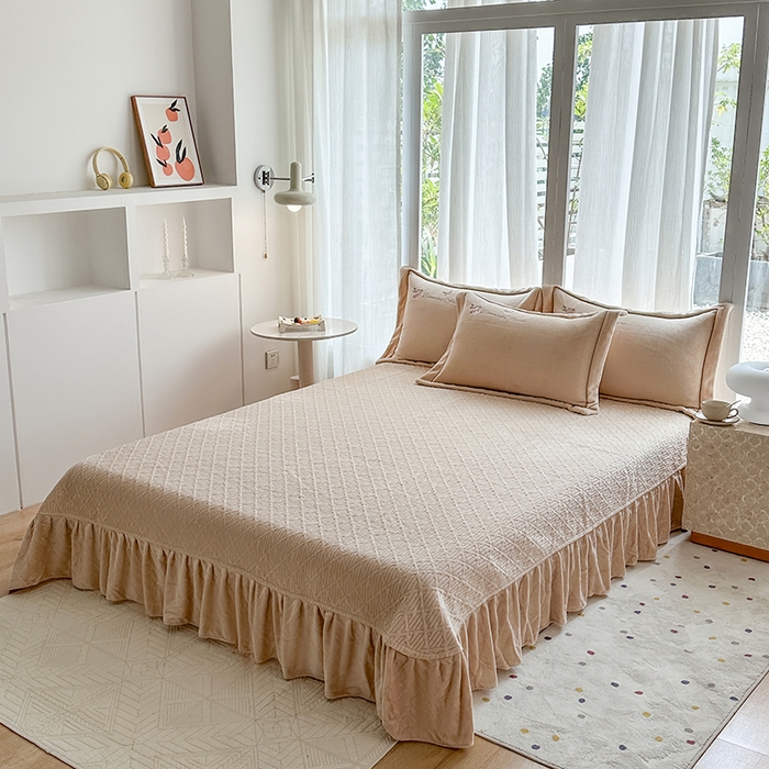 91家纺网 家纺一手货源 找家纺 美伦美焕 2025新款高克重牛奶绒绣花床盖四件套-花好月圆 花好月圆-香槟