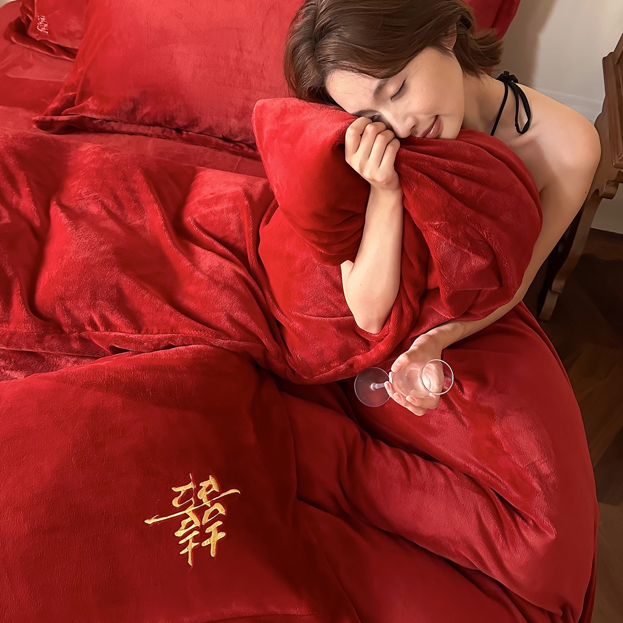 91家纺网 家纺一手货源 找家纺 （总）西西家居 2025新款正宗230g全消光牛奶绒婚庆四件套-吾家有囍