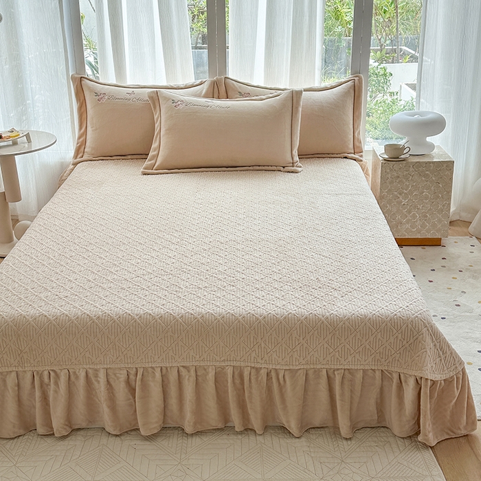 91家纺网 家纺一手货源 找家纺 美伦美焕 2025新款高克重牛奶绒绣花床盖四件套-花好月圆 花好月圆-香槟