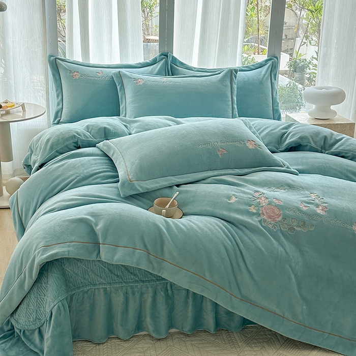 91家纺网 家纺一手货源 找家纺 美伦美焕 2025新款高克重牛奶绒绣花床盖四件套-花好月圆 花好月圆-蔚蓝