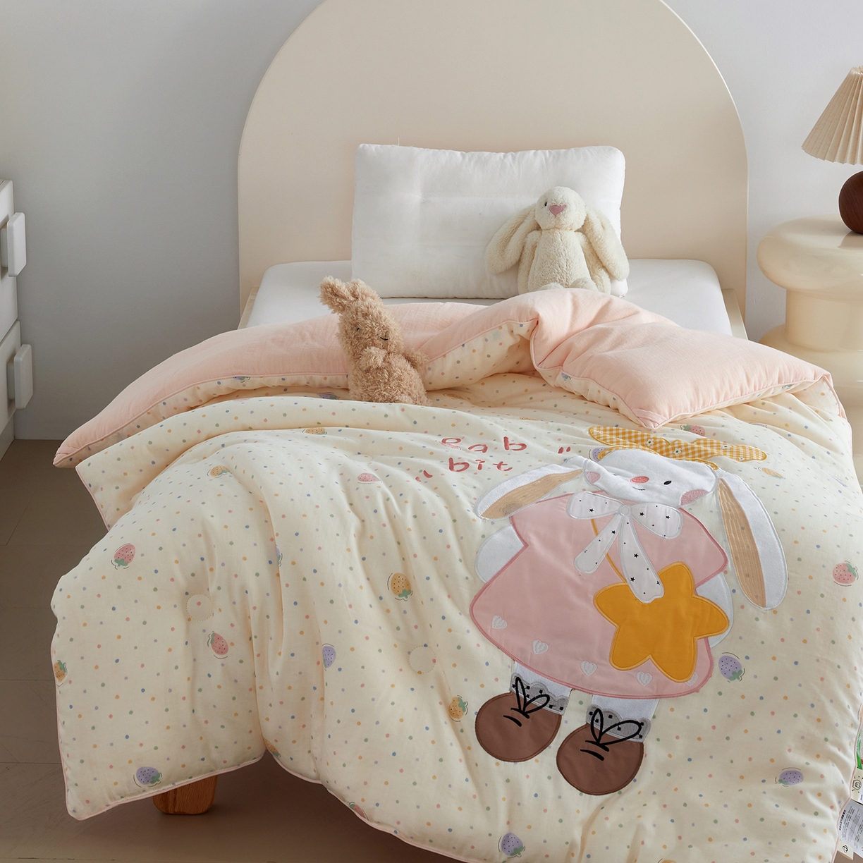 91家纺网 家纺一手货源 找家纺 （总）荷马之梦 2025新款轻芯系列-A类双层纱纯棉印花贴布绣卡通被子春秋被冬被儿童安抚被