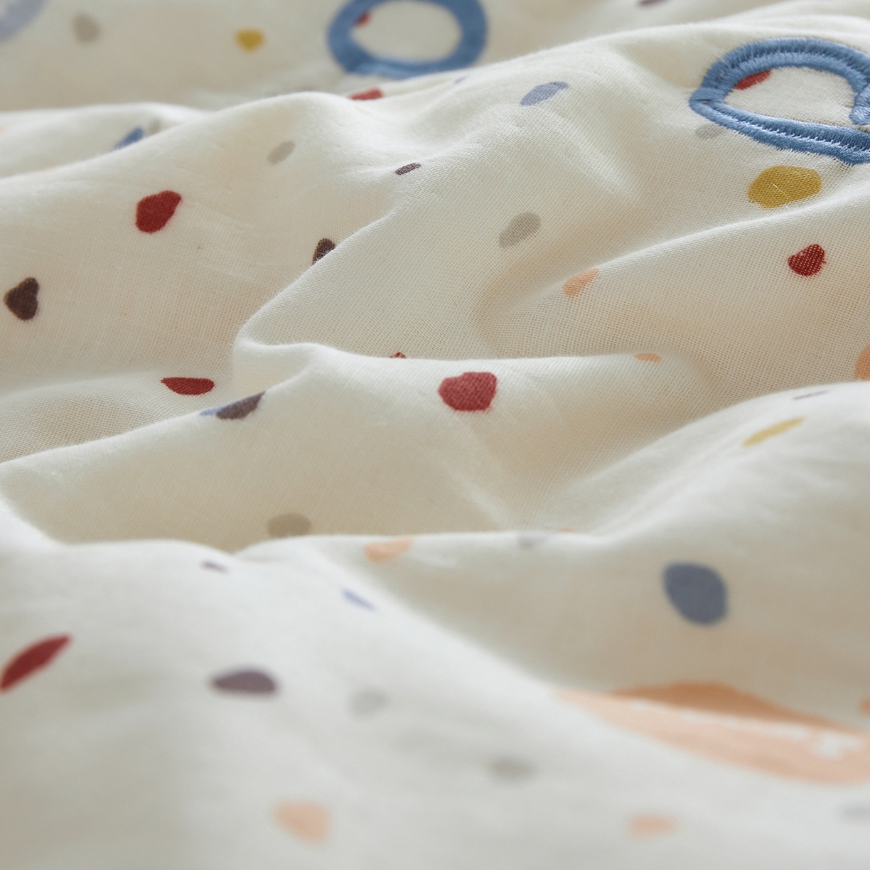 91家纺网 家纺一手货源 找家纺 荷马之梦 2025新款轻芯系列-A类双层纱纯棉印花贴布绣卡通被子春秋被冬被儿童安抚被 酷小熊