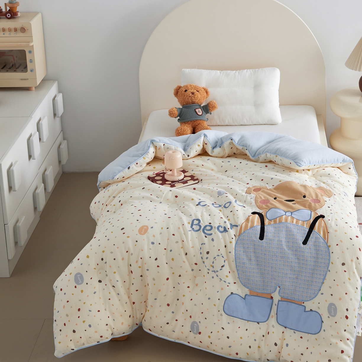 91家纺网 家纺一手货源 找家纺 荷马之梦 2025新款轻芯系列-A类双层纱纯棉印花贴布绣卡通被子春秋被冬被儿童安抚被 酷小熊