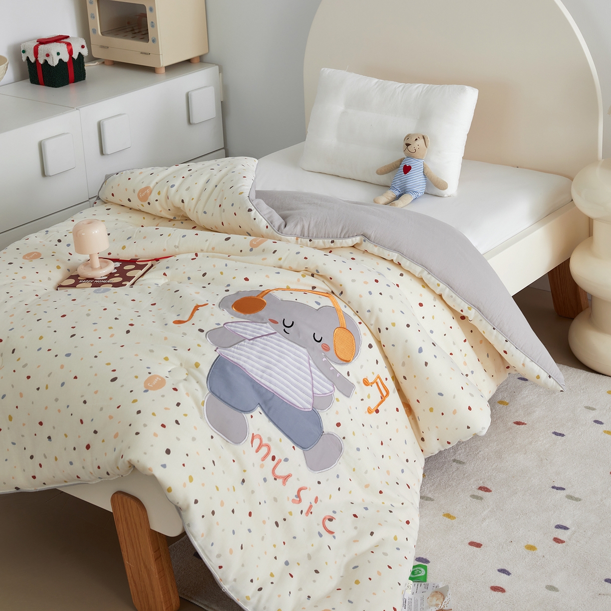 91家纺网 家纺一手货源 找家纺 荷马之梦 2025新款轻芯系列-A类双层纱纯棉印花贴布绣卡通被子春秋被冬被儿童安抚被 音乐小象