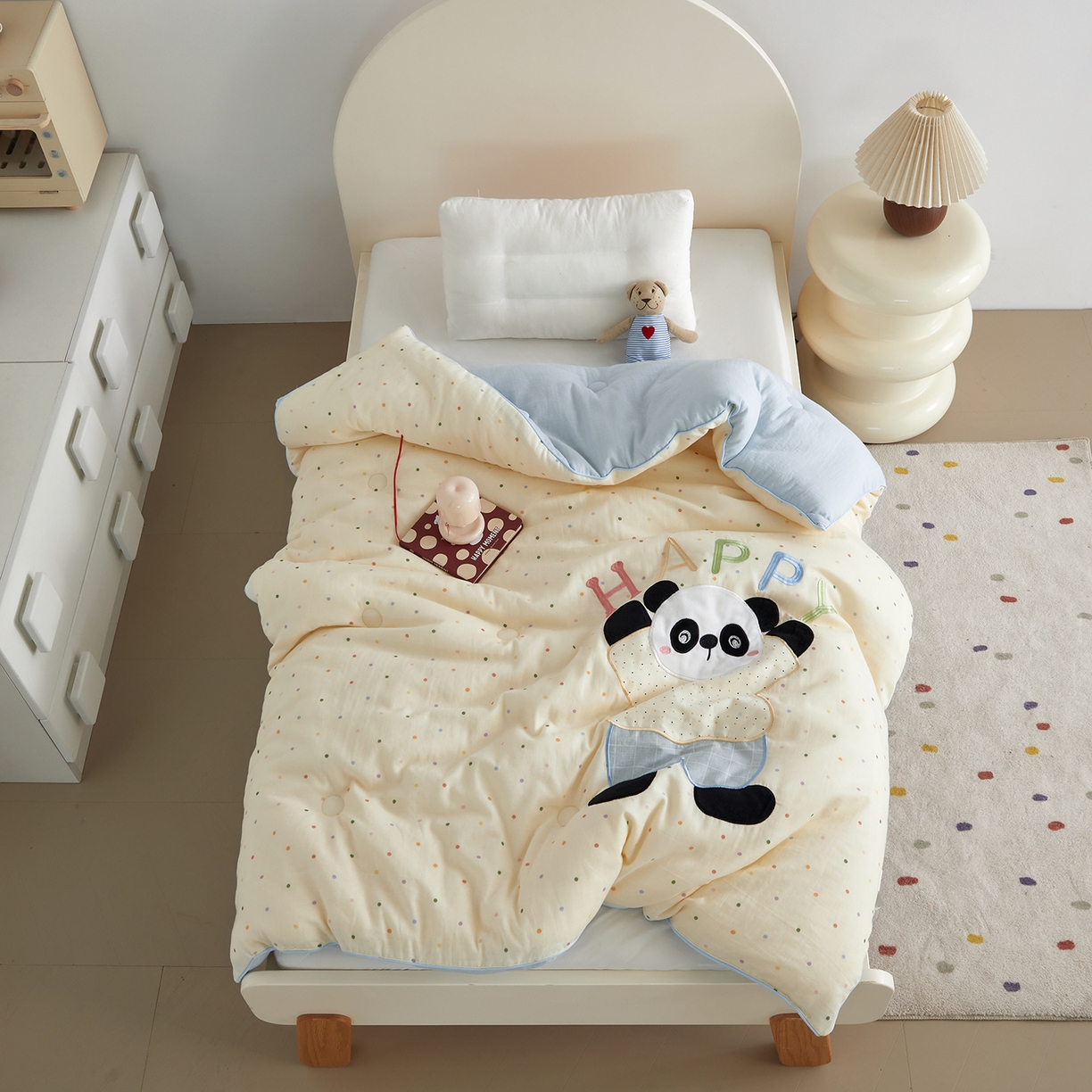 91家纺网 家纺一手货源 找家纺 荷马之梦 2025新款轻芯系列-A类双层纱纯棉印花贴布绣卡通被子春秋被冬被儿童安抚被 快乐熊猫