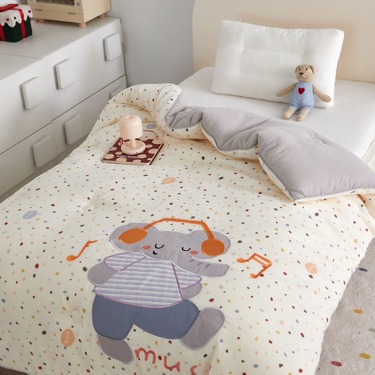 91家纺网 家纺一手货源 找家纺 荷马之梦 2025新款轻芯系列-A类双层纱纯棉印花贴布绣卡通被子春秋被冬被儿童安抚被 音乐小象