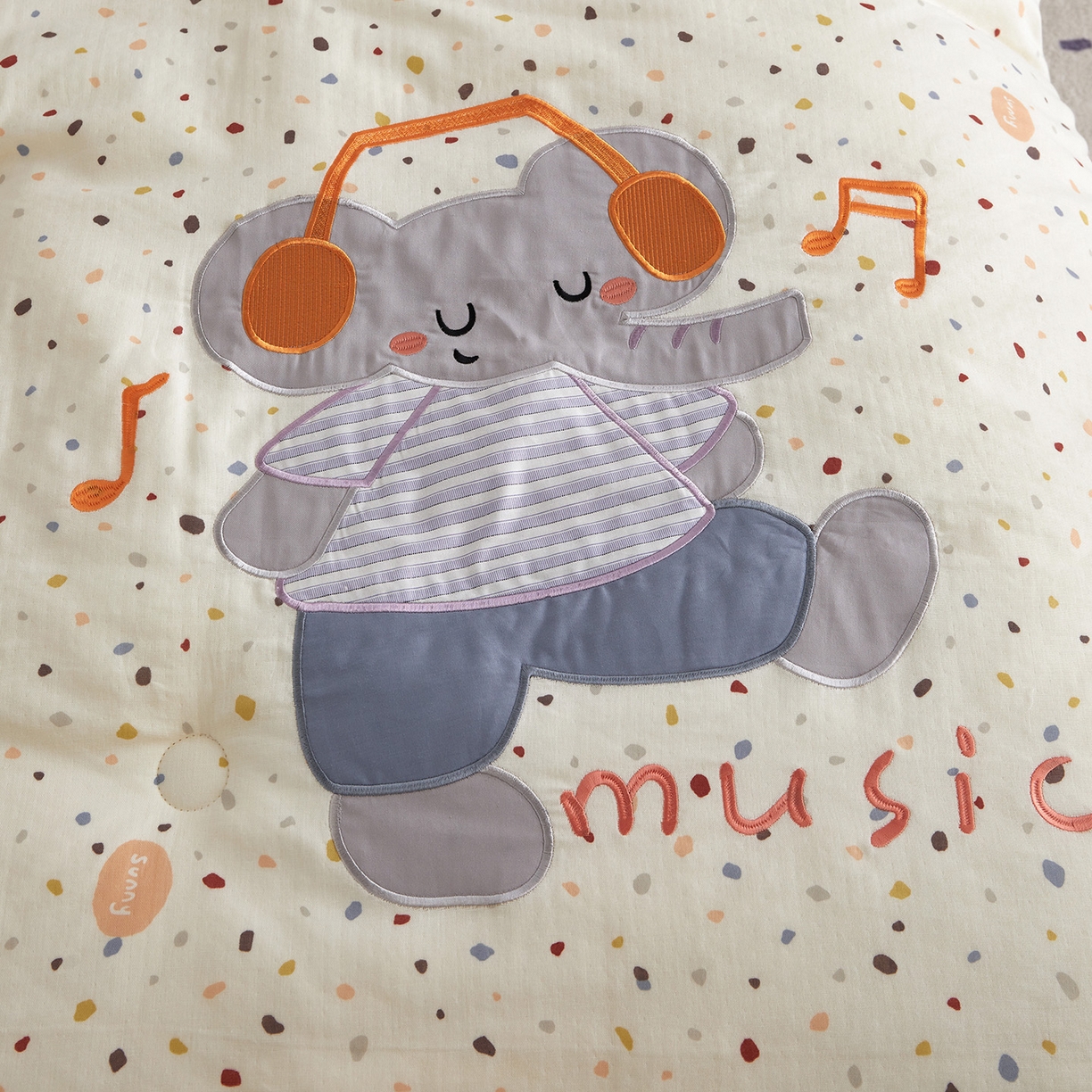 91家纺网 家纺一手货源 找家纺 荷马之梦 2025新款轻芯系列-A类双层纱纯棉印花贴布绣卡通被子春秋被冬被儿童安抚被 音乐小象