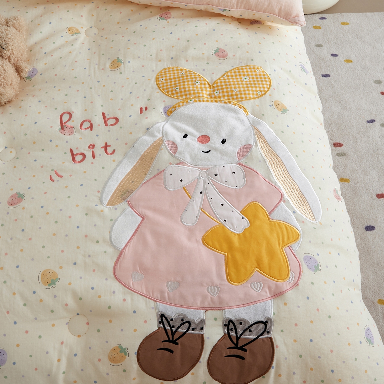 91家纺网 家纺一手货源 找家纺 荷马之梦 2025新款轻芯系列-A类双层纱纯棉印花贴布绣卡通被子春秋被冬被儿童安抚被 乖小兔