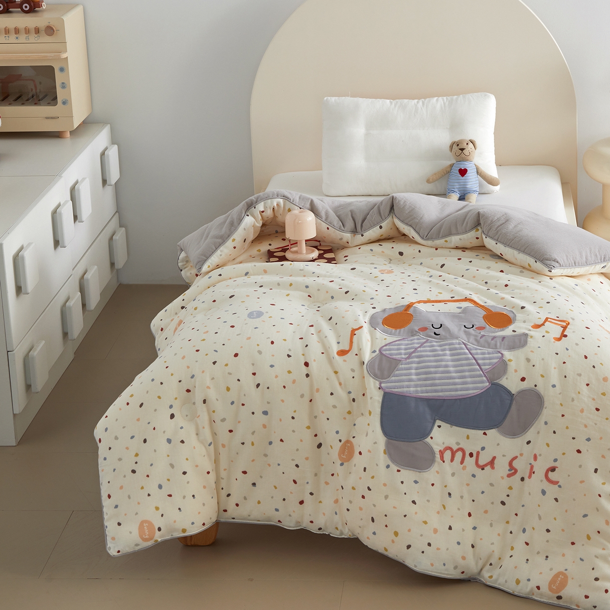 91家纺网 家纺一手货源 找家纺 荷马之梦 2025新款轻芯系列-A类双层纱纯棉印花贴布绣卡通被子春秋被冬被儿童安抚被 音乐小象