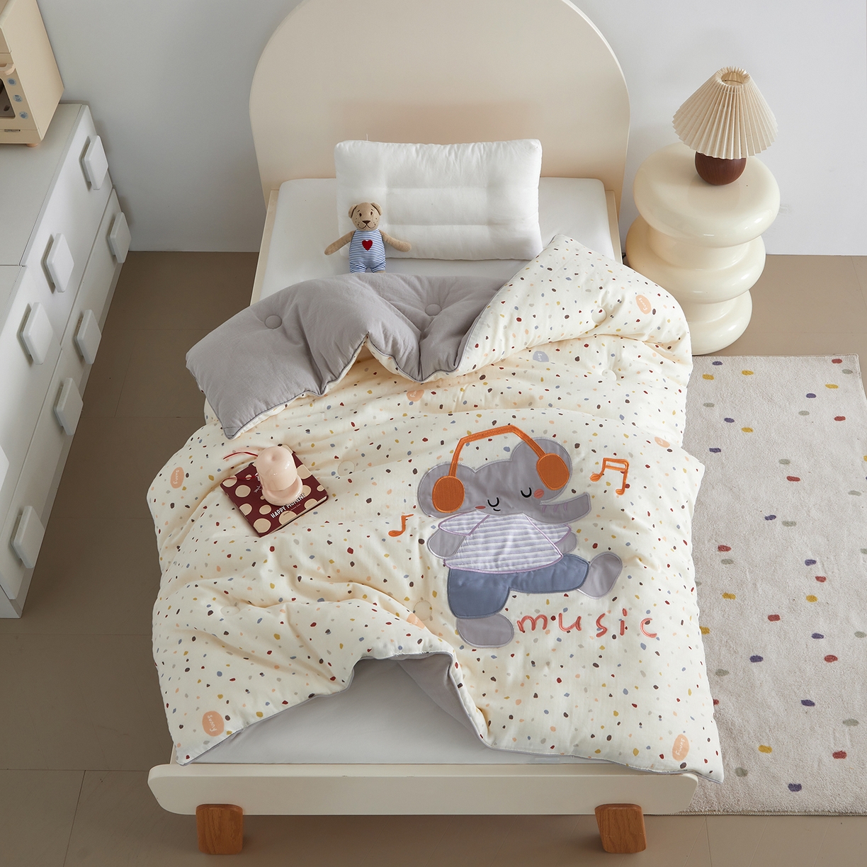 91家纺网 家纺一手货源 找家纺 荷马之梦 2025新款轻芯系列-A类双层纱纯棉印花贴布绣卡通被子春秋被冬被儿童安抚被 音乐小象