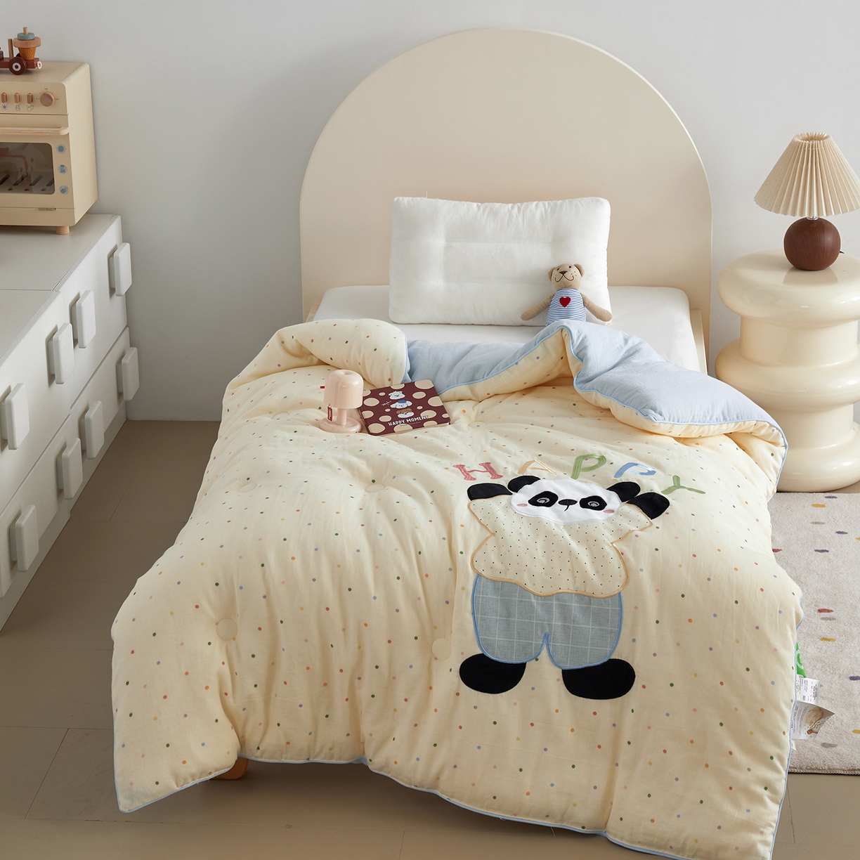 91家纺网 家纺一手货源 找家纺 荷马之梦 2025新款轻芯系列-A类双层纱纯棉印花贴布绣卡通被子春秋被冬被儿童安抚被 快乐熊猫