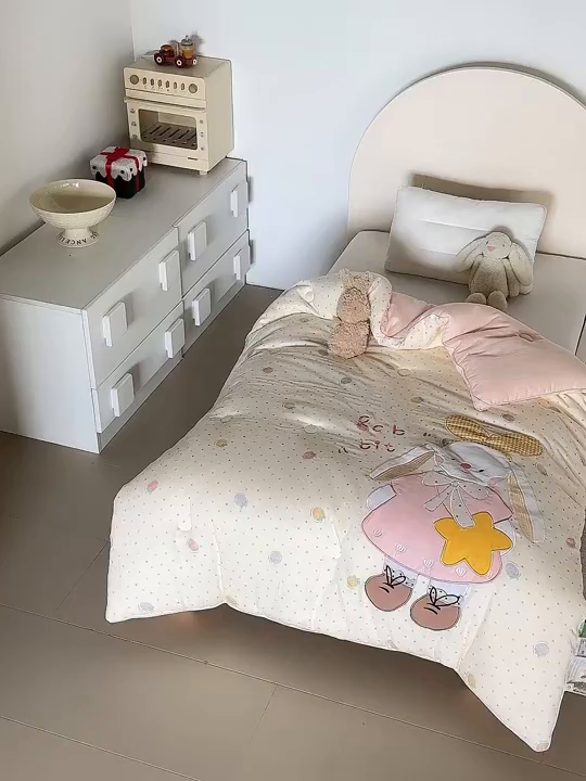 91家纺网 家纺一手货源 找家纺 荷马之梦 2025新款轻芯系列-A类双层纱纯棉印花贴布绣卡通被子春秋被冬被儿童安抚被 乖小兔