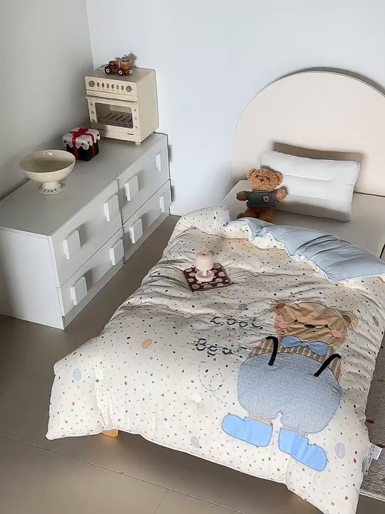 91家纺网 家纺一手货源 找家纺 荷马之梦 2025新款轻芯系列-A类双层纱纯棉印花贴布绣卡通被子春秋被冬被儿童安抚被 酷小熊