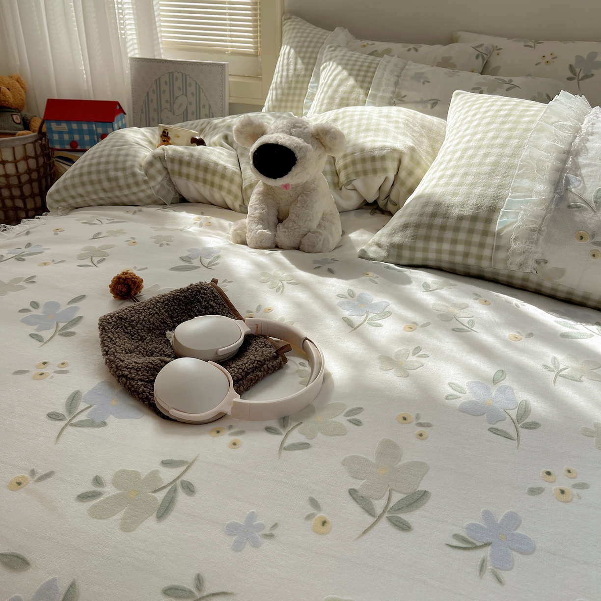 91家纺网 家纺一手货源 找家纺 （总）瑞莱 2025秋冬高克重韩系蕾丝花边雕花绒四件套