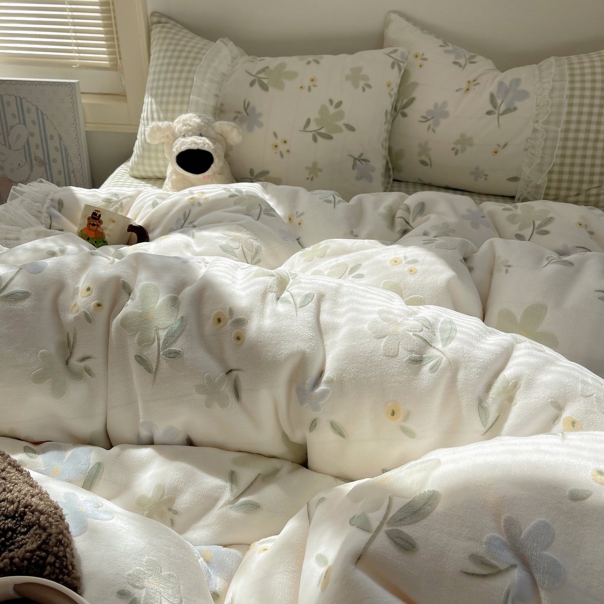 91家纺网 家纺一手货源 找家纺 （总）瑞莱 2025秋冬高克重韩系蕾丝花边雕花绒四件套