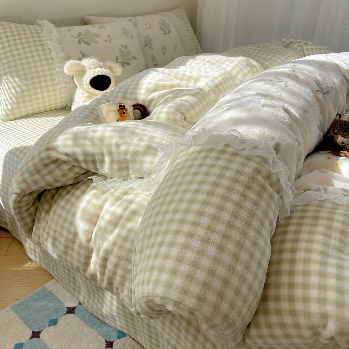 91家纺网 家纺一手货源 找家纺 （总）瑞莱 2025秋冬高克重韩系蕾丝花边雕花绒四件套