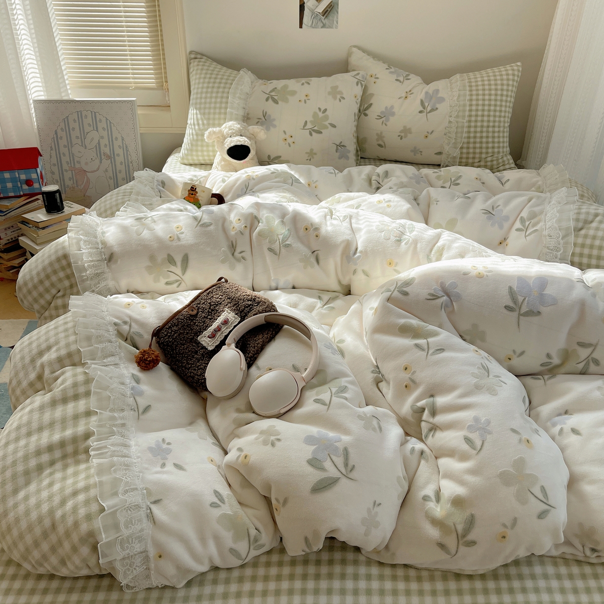 91家纺网 家纺一手货源 找家纺 （总）瑞莱 2025秋冬高克重韩系蕾丝花边雕花绒四件套