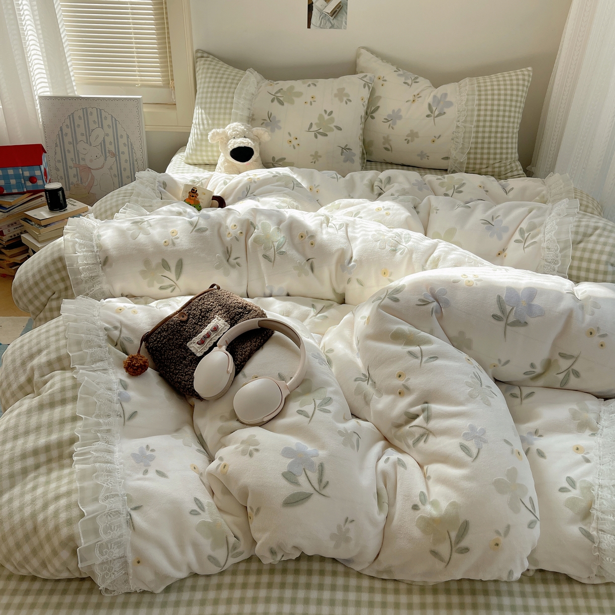 91家纺网 家纺一手货源 找家纺 （总）瑞莱 2025秋冬高克重韩系蕾丝花边雕花绒四件套